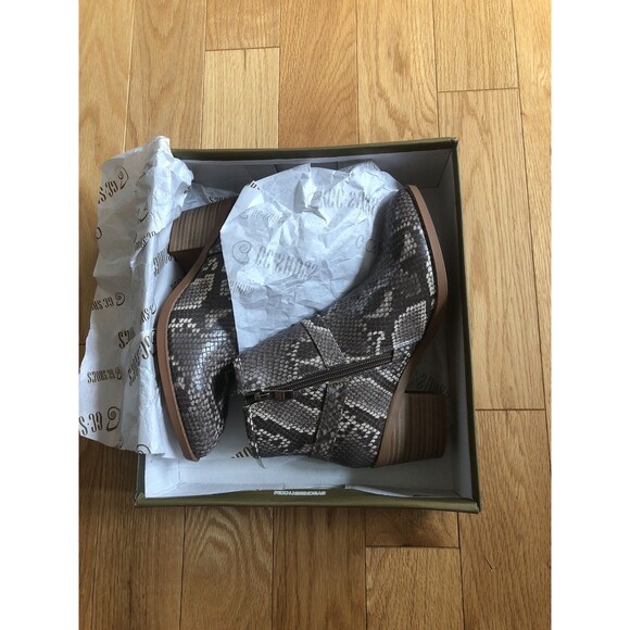 GC Shoes Side V Buckle Ankle Boots for Women Low Chunky Heeled Snake Skin Sz 6 - Picture 2 of 9